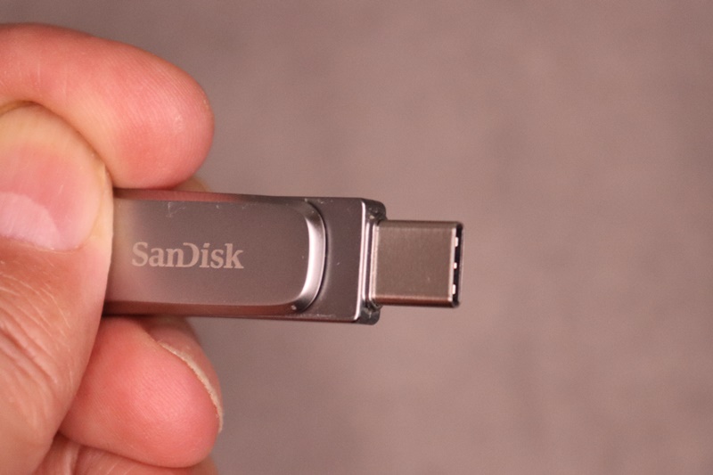 返品送料無料】 128GB USBメモリ USB3.1 Gen1-A Type-C 両コネクタ搭載 SanDisk サンディスク Ultra Dual  Drive Luxe R:150MB s 回転式 海外リテール SDDDC4-128G-G46 メ